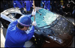 Κινέζος Επιχειρηματίας Κατέστρεψε Δημόσια Το Αυτοκίνητο Του Αξίας 750.000 δολαρίων